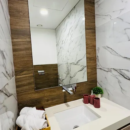 Sleek 1Bhk, Cozy Retreat Near Burj Khalifa & Canal دبي المظهر الخارجي الصورة