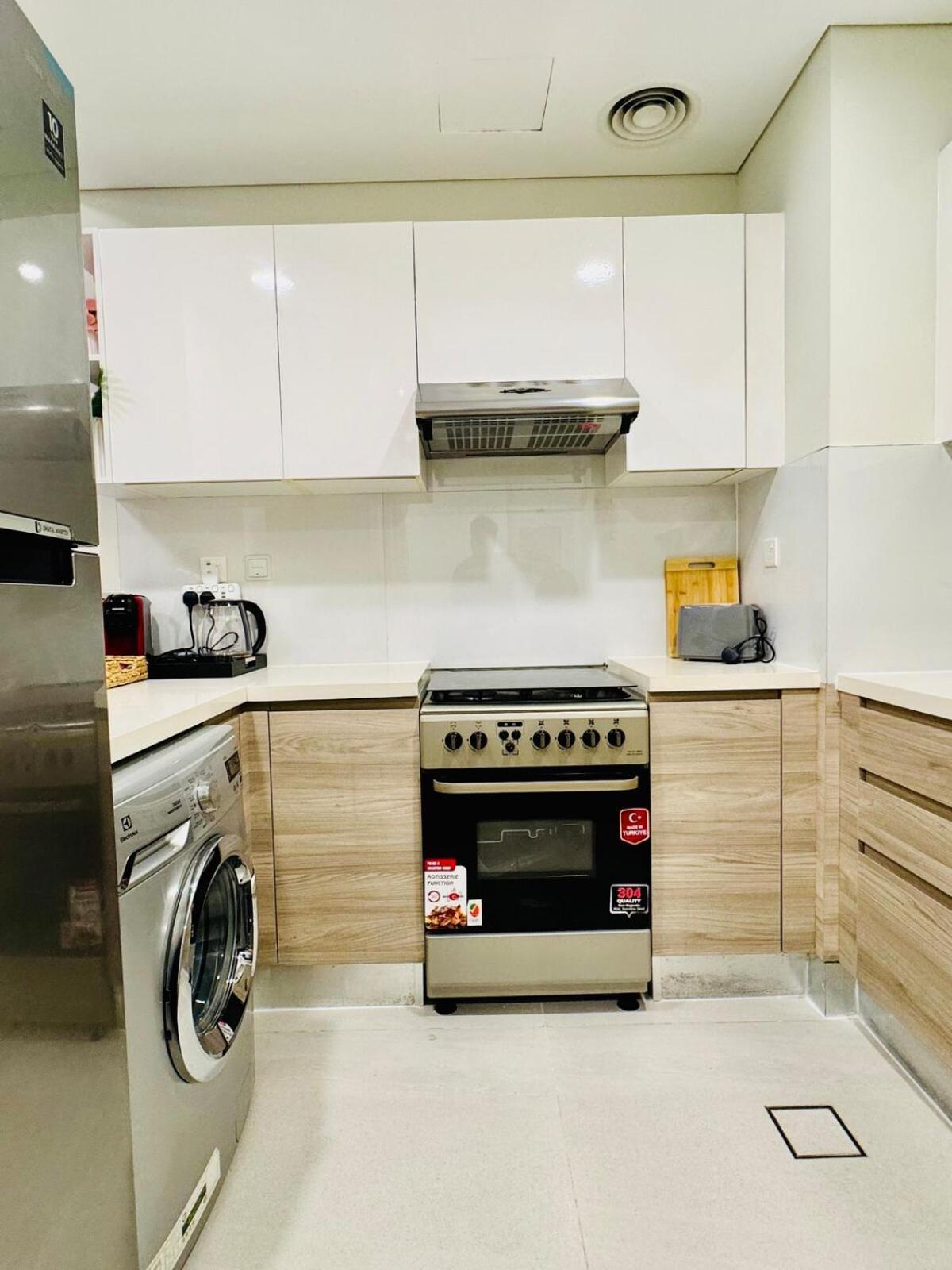 Sleek 1bhk, Cozy Retreat Near Burj Khalifa & Canal * دبي