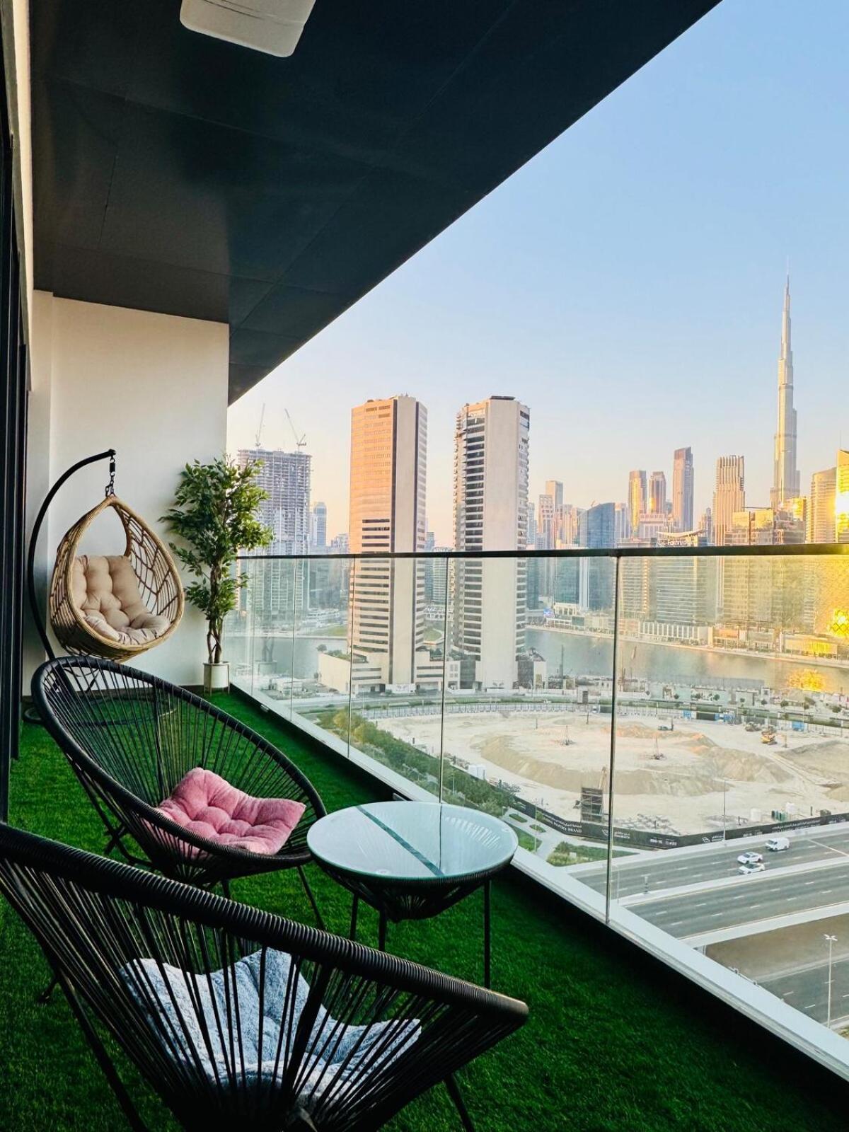 Sleek 1bhk, Cozy Retreat Near Burj Khalifa & Canal *