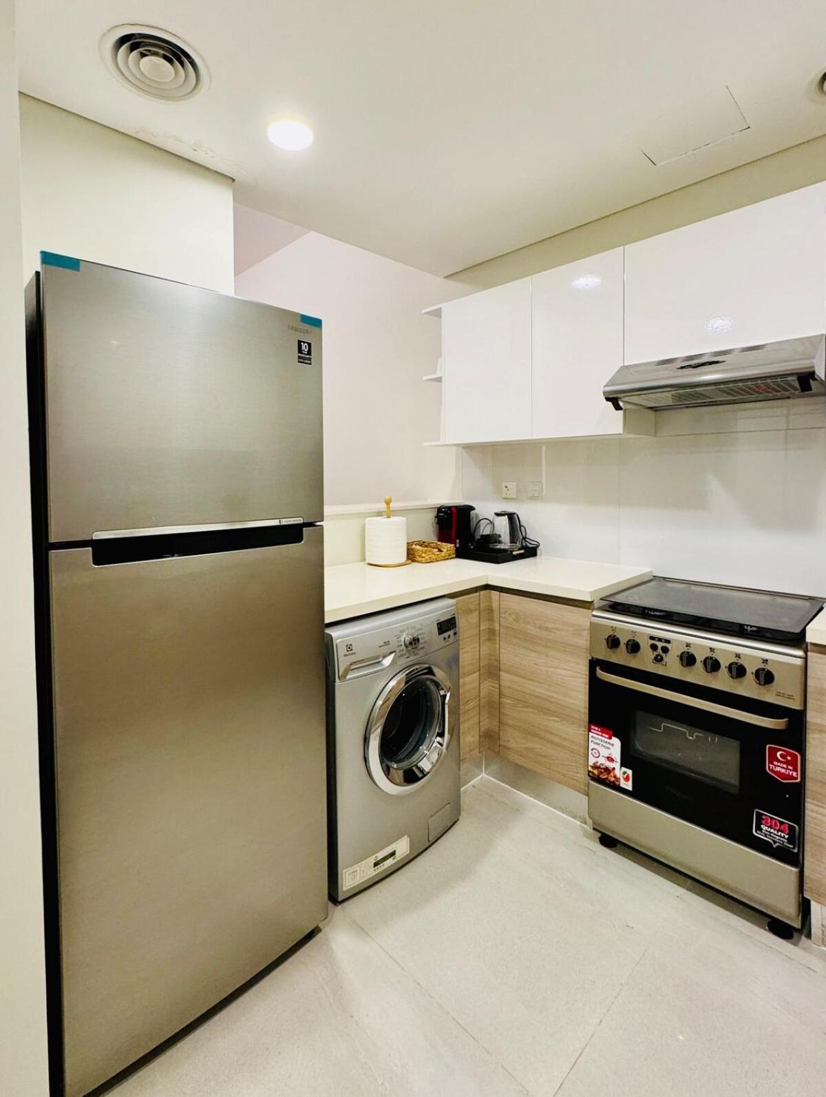Sleek 1bhk, Cozy Retreat Near Burj Khalifa & Canal