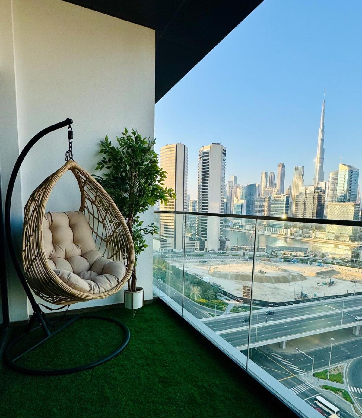 Sleek 1bhk, Cozy Retreat Near Burj Khalifa & Canal *